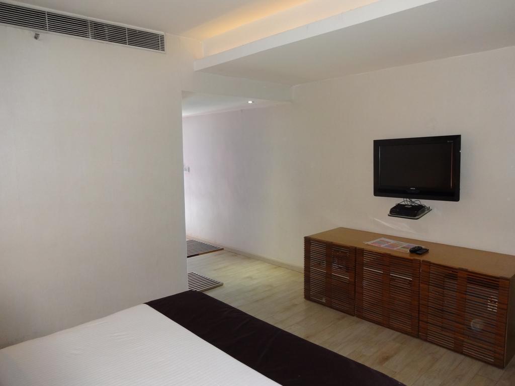 The Purple Leaf Hotels Hyderabad Bagian luar foto
