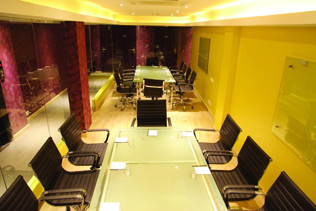 The Purple Leaf Hotels Hyderabad Bagian luar foto