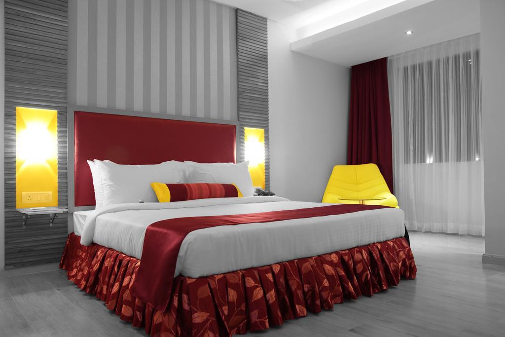 The Purple Leaf Hotels Hyderabad Bagian luar foto